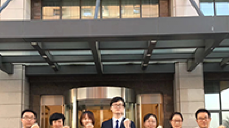 <div class="col-md-7" style="padding:0 20px 0 0;"> 								<h3>魏婷婷、崔海紅…</h3> 								<p>中鐵二十局第二組<br /><br /><br /></p> 							</div><p class="description">2017年！大事件？于我來說，無疑是“天揚杯”財稅知識競賽。那年，中鐵二十局兩個團隊在中施協、中稅協主辦，</p>