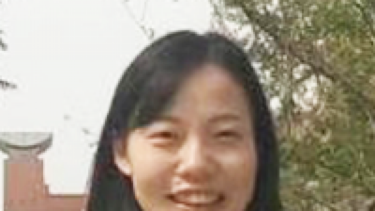 <div class="col-md-7" style="padding:0 20px 0 0;"> 								<h3>曾安如</h3> 								<p>中鐵二局第五工程有限公司<br /><br /><br /></p> 							</div><p class="description">2017年轉眼即逝，除了感嘆時光如梭之外還真不知道他留下了什么。2017年我覺得這一年我的關鍵詞是考試</p>